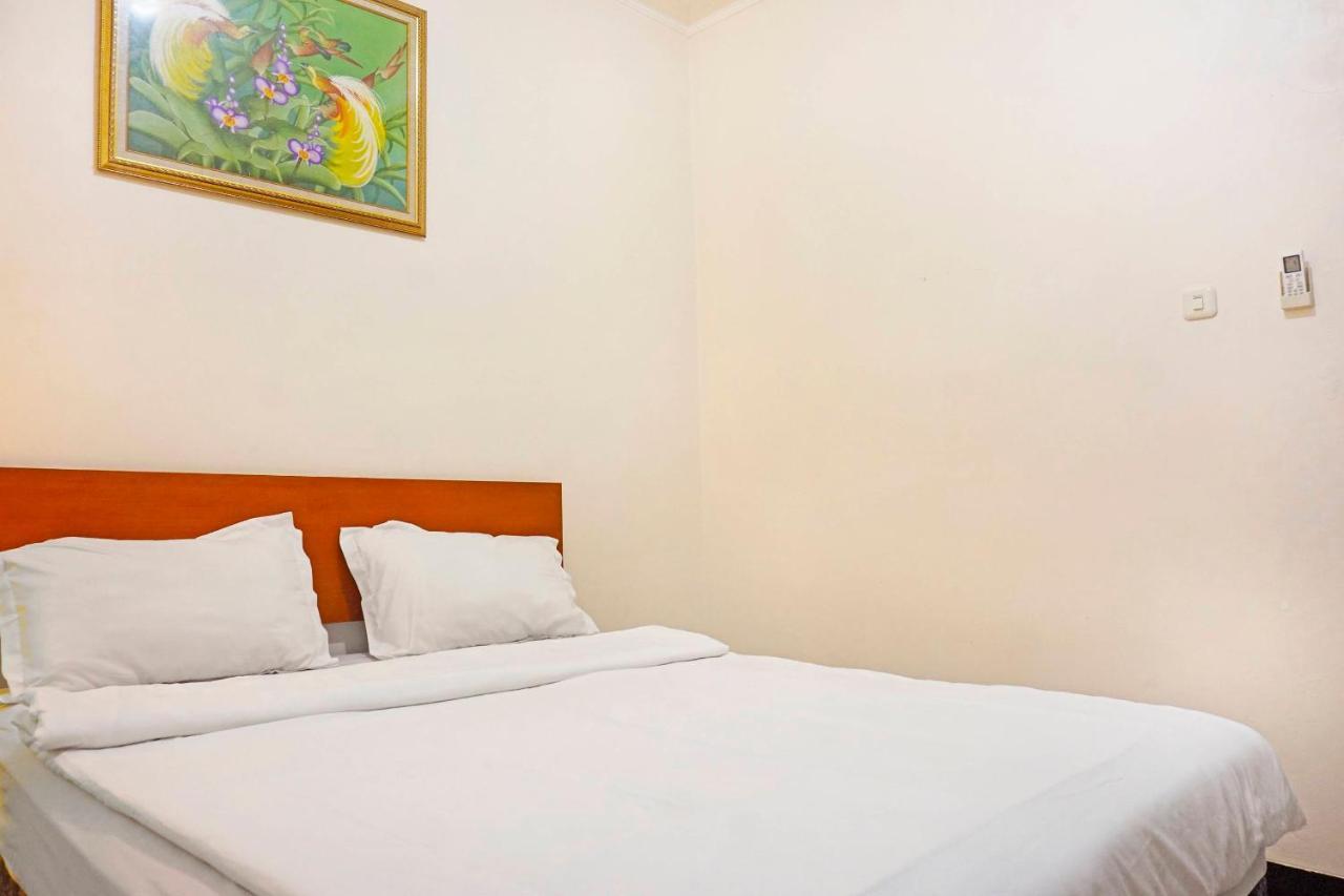 Collection O 91380 Golden Mansion Hotel Jakarta Exterior photo