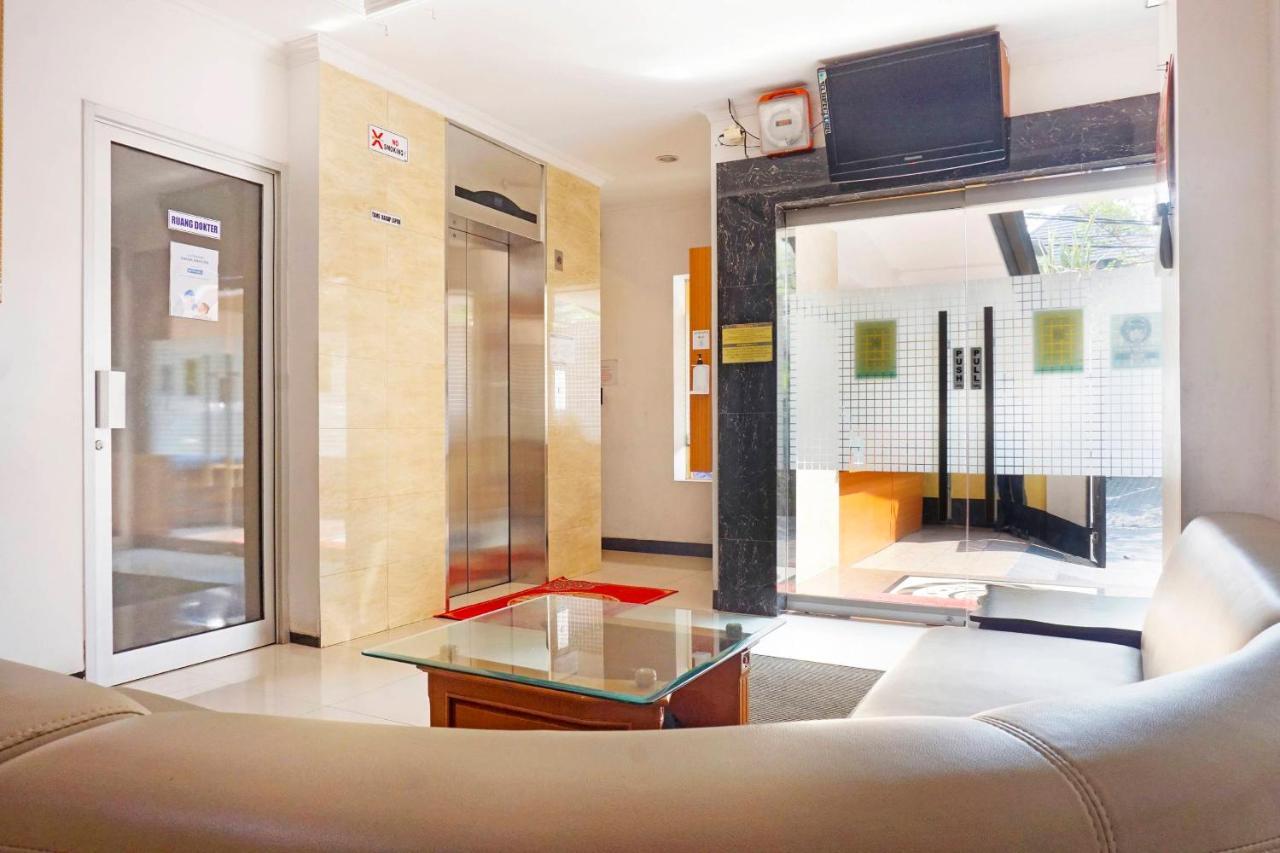 Collection O 91380 Golden Mansion Hotel Jakarta Exterior photo