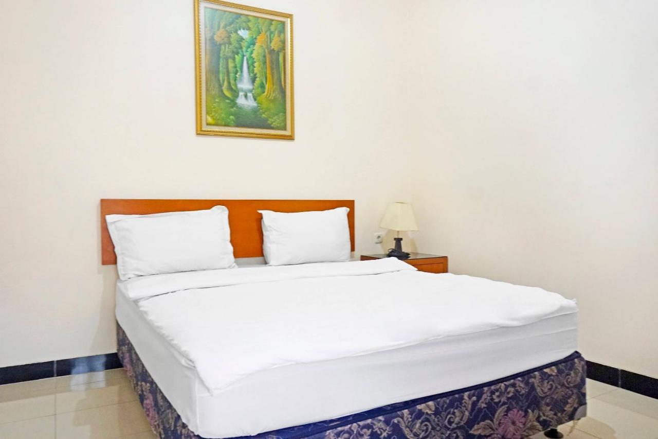 Collection O 91380 Golden Mansion Hotel Jakarta Exterior photo