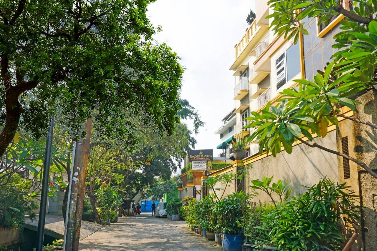Collection O 91380 Golden Mansion Hotel Jakarta Exterior photo