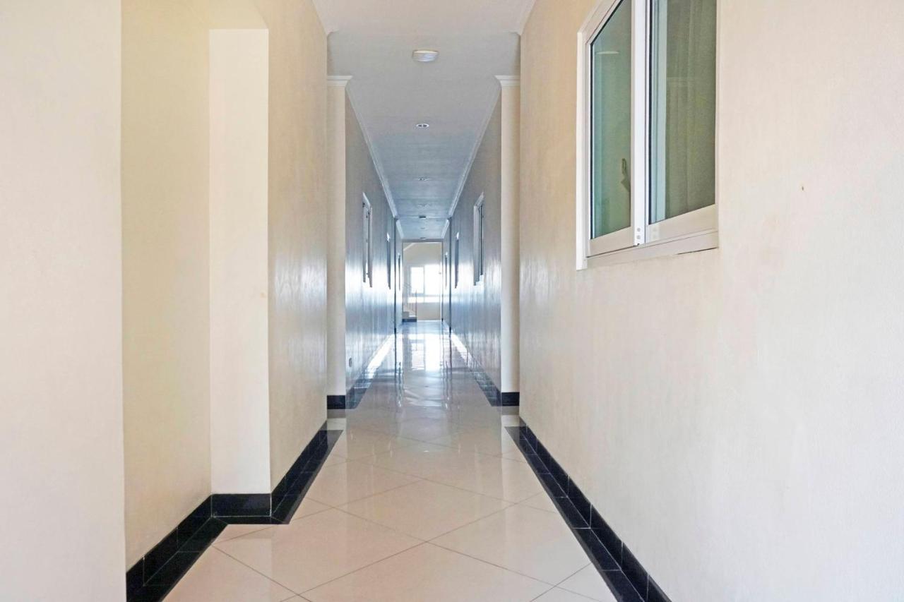 Collection O 91380 Golden Mansion Hotel Jakarta Exterior photo