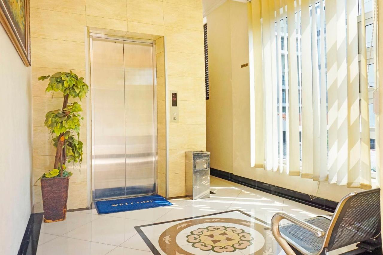 Collection O 91380 Golden Mansion Hotel Jakarta Exterior photo